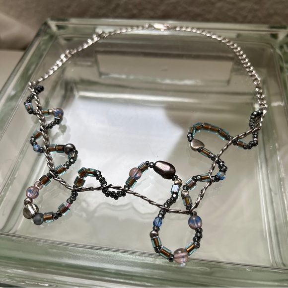 d’oinky WIGGLY CURB CHAIN BEADED NECKLACE HANDMADE Grey - Picture 6 of 6